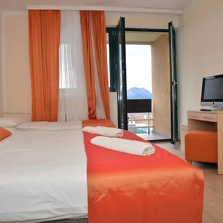 Javor Hotel 2*